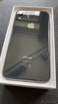 Predám iPhone XR 64 GB čierny - 4