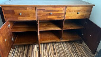 Komoda,jedálenský stôl, zrkadlo set masívneho dreva 240€ - 4