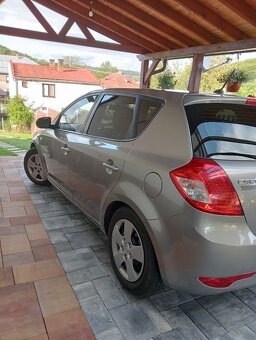 Predám Kia Ceed 1.4, r. v. 2010 - 4
