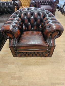 CHESTERFIELD ŠTÝL,HRUBO-KOŽENÁ SEDAČKA/PEKNÁ/3+2+1 - 4