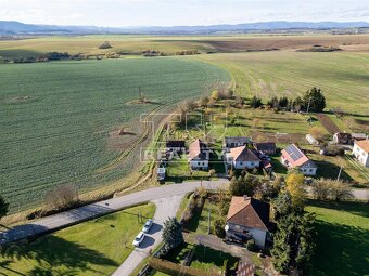 Pozemok s rodinným domom a hospodárskou budovou, 1648 m2... - 4