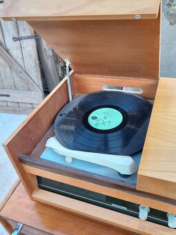 Predám staré rádio Opereta Tesla 1021 A - 4