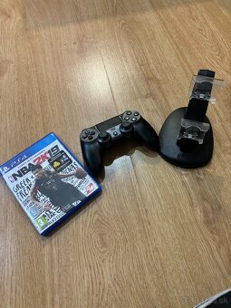 Playstation 4 Pro 1TB + ovladač a hra - 4