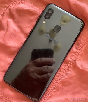 Predám Samsung A20e - čierna lakovaná - TOP Stav - 4
