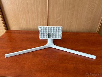 Len stojan na televízor SAMSUNG UHD TV 7 Series UE43RU7412U - 4