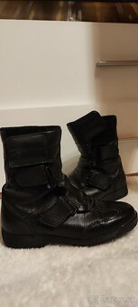 Prilba, čižmy, rukavice - 4