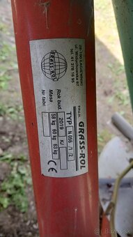 Rozmetadlo umeleho hnojiva 300L - 4