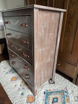 Ručně vyrobená komóda - 4