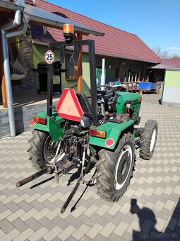Traktor UTB 200 DT 4x4 - 4