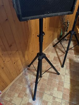 Predám 2x reproboxy 300W, 8 ohmov + hliníkové stojany - 4
