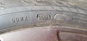 Zimné nokian 215/65r17 - 4