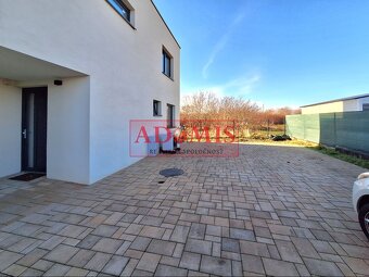 ADOMIS - predám moderný 5izbový RD v Košiciach, predzáhradka - 4