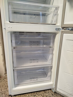 SAMSUNG RB29FSRNDWW - 4