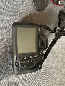 Canon EOS 2000D - 4