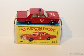 Matchbox RW Fire chief car - 4