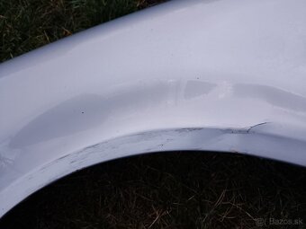 Predám pravý predný blatník na vw golf 4 - 4