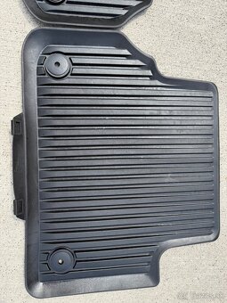 AUDI A4 (B9) originál gumové rohoze - 4