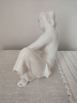 Keramia žena s knihou keramická soška 28 cm
- 4