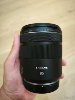 Canon RF 85mm F2 - 4