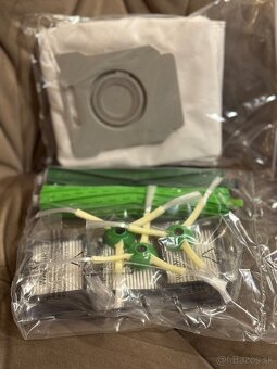 Predám robotický vysávač iRobot Roomba i7 s Clean Base - 4