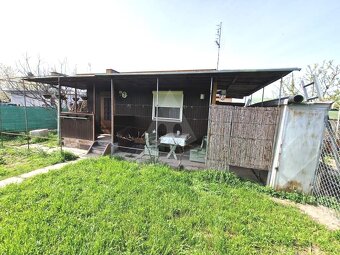 Udržiavaná záhrada s chatkou v obľúbenej lokalite Tehelňa - 4