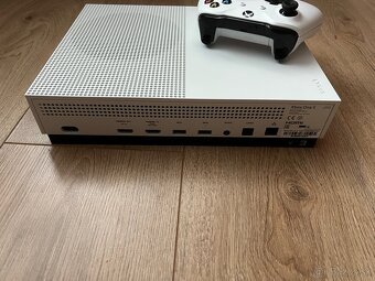 Predám Xbox One S 500GB + 1 Controller + GTA V - 4