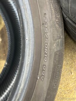 235/50 R19 99v Hankook - 4