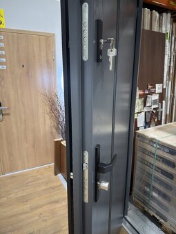 Drevené vchodové dvere 90 ľavé - 4