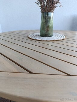 Drevený okrúhly záhradný stôl - 4