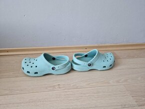 Crocs - 4