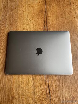 Predám MacBook Pro 13" (2022) – M2, 16 GB RAM, 256 GB SSD – - 4