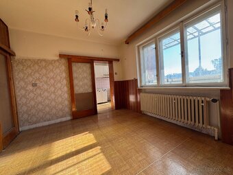 PREDAJ veľkého pozemku s domom - lokalita FLOREAT - 4