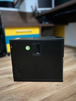 Stolový počítač Dell - 4