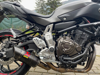 YAMAHA MT 07 - 4
