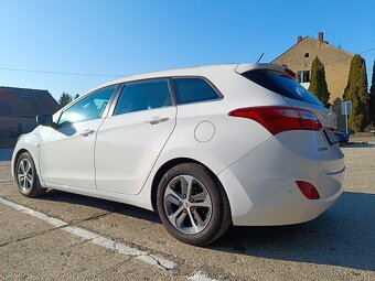 Hyundai i30 CW 1.6i CRDi, výbava: Family - 4