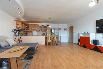 REZERVOVANÝ VEĽKOMETRÁŽNY 4 IZBOVÝ BYT S DVOMI LODŽIAMI - 4