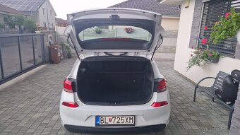 Hyundai i30 1.6 CRDi 115 Comfort M6 - 4