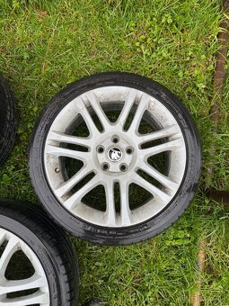 225/40 r18 škoda - 4