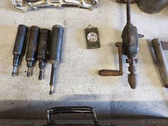 Staré váhy, kufor ,gramofón.... - 4