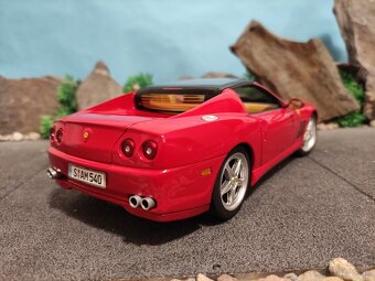 Prodám model 1:18 Ferrari 575 superamerica - 4
