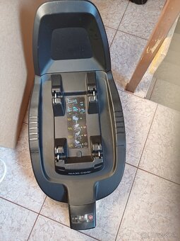 Autosedačka Maxi-Cosi Pebble Pro i-Size + isofix základňa
- 4