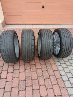 Pirelli 245/40 R19 - 4