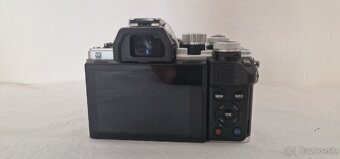 Olympus OM-D E-M10 mark ll - 4