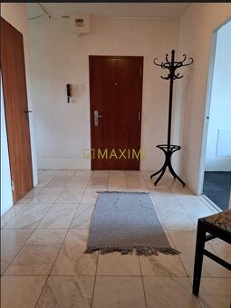 Ponúkame na predaj 4-izbový byt na predaj v Dúbravke na uli - 4