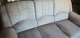 Predam skoro novu sedaciu supravu 3 + 2 - 4