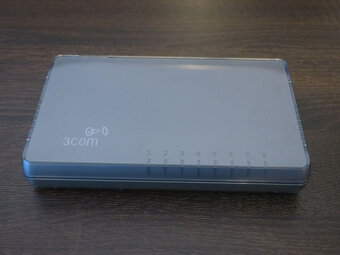 3COM switch 8 port - 4