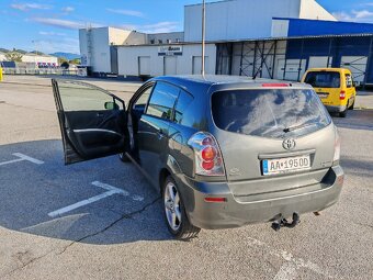 Toyota Corolla Verso - 4