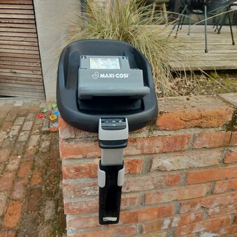Maxi Cosy vajicko a izofix - 4