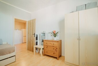 Na predaj Veľkometrážny 4-izbový byt s balkónom vo vyhľadáv - 4