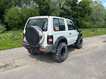 Mitsubishi Pajero 2.5 - 4